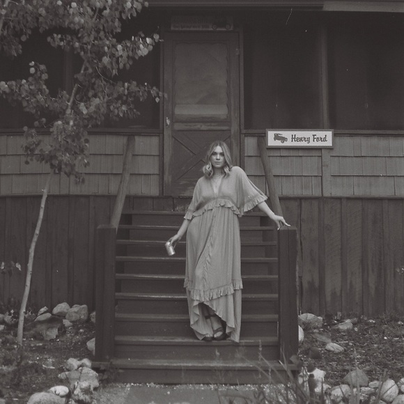 Meet your Posher, Mackenzie - Picture 3 of 4